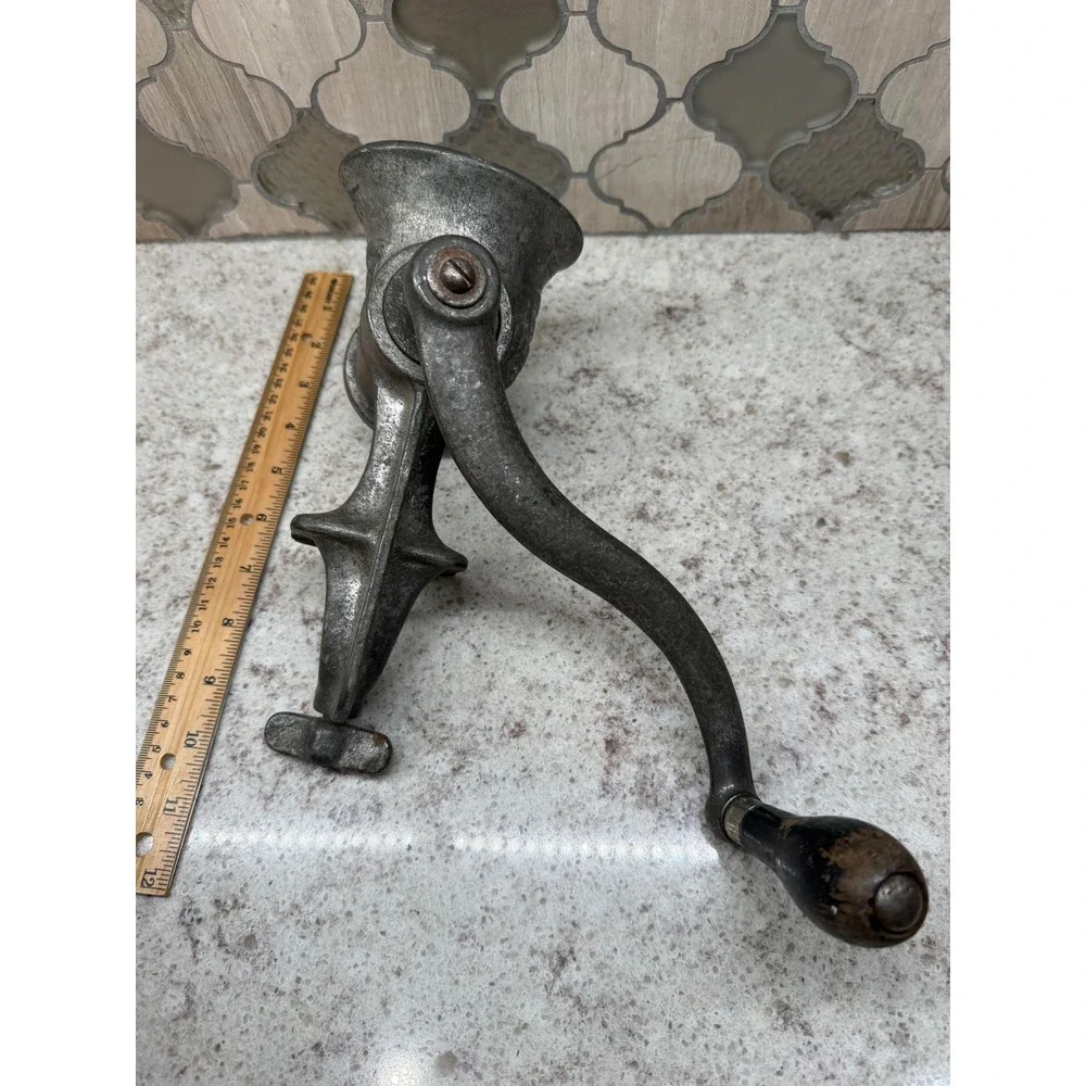Vintage EC Simmons Keen Kutter Cast Iron Hand Crank Meat Grinder Food Chopper
